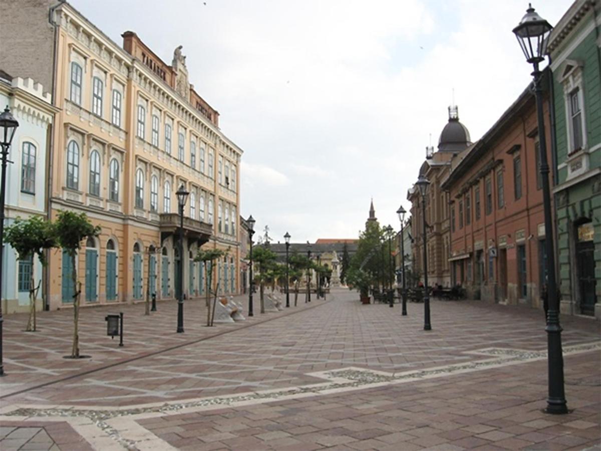 Esztergom Central ภายนอก รูปภาพ