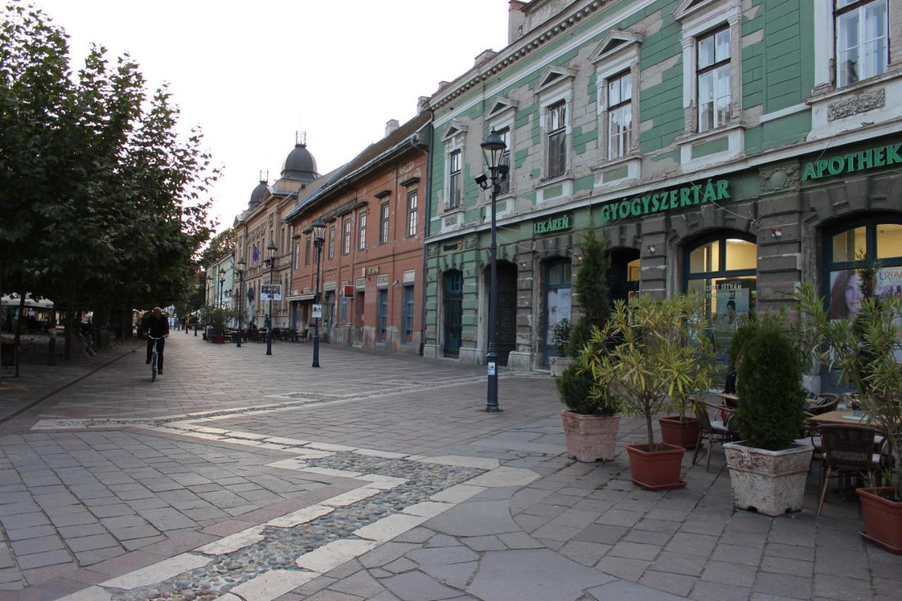 Esztergom Central ภายนอก รูปภาพ